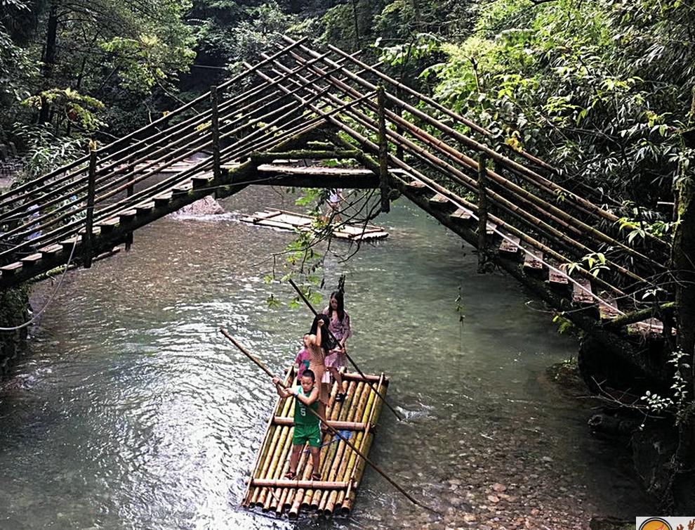 山澗竹筏-何建民