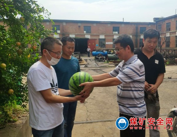 淮北雙龍礦業(yè)公司工會：情注職工 勁吹夏日“清涼風”