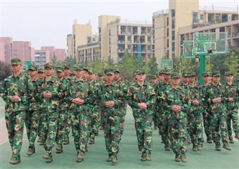 軍姿颯爽 正步豪邁——記中國礦大礦業(yè)學(xué)院軍訓(xùn)