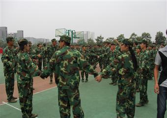 中國礦大礦業(yè)學(xué)院心理自助中心對新生做軍訓(xùn)團體輔導(dǎo)