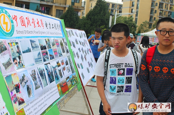 中國礦業(yè)大學(xué)電力學(xué)院積極參加舉辦軍訓(xùn)隨手拍作品展示活動