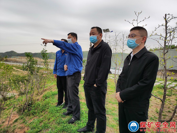 杜兒坪礦就疫情防控、環(huán)境保護(hù)、雨季“三防”工作進(jìn)行現(xiàn)場(chǎng)辦公