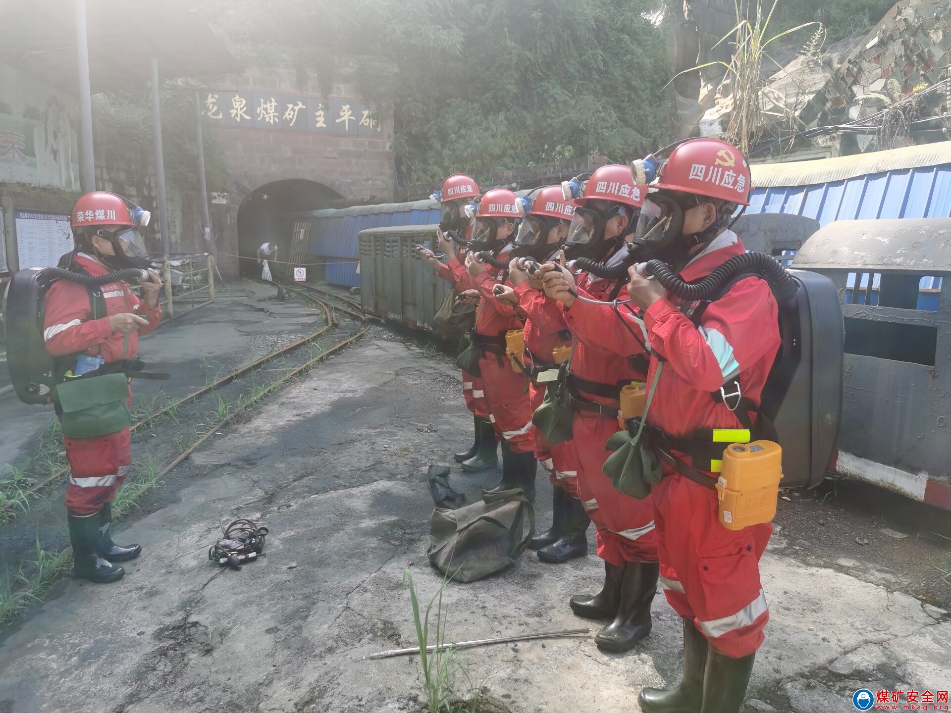 川煤華榮能源救消總隊華鎣山分隊全力助推民企復(fù)工復(fù)產(chǎn)