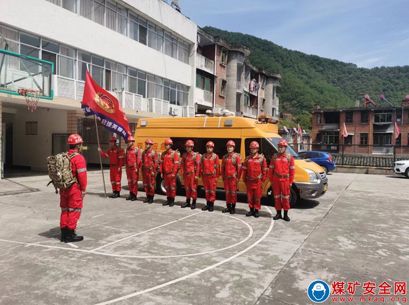 瀘定6.8級地震 救消總隊(duì)廣元分隊(duì)緊急集結(jié)備戰(zhàn)瀘定地震救援