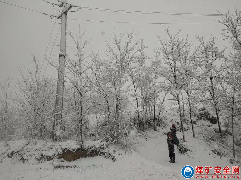 河南能源義煤集團(tuán)石壕煤礦：大雪至礦 保電助安