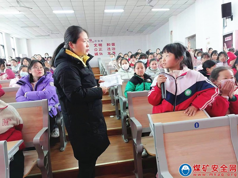 安徽廬江：郭河明德小學舉辦女生青春期心理生理衛(wèi)生知識講座