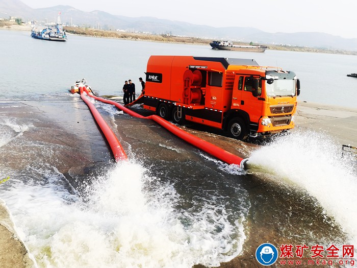 中煤新集公司救護大隊：開展“龍吸水大流量排水搶險車”操作培訓